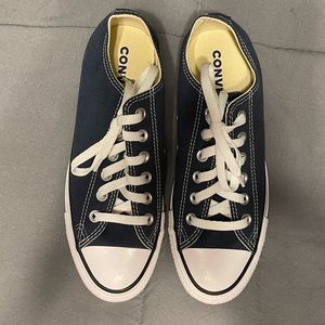 Navy Converse, never worn, size 7.5 women/5.5 men